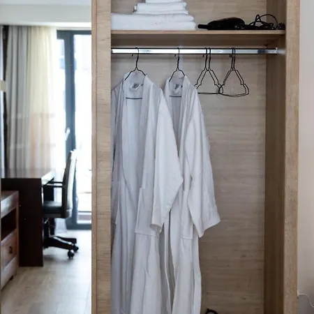 Apartament Coresi Rezidence &