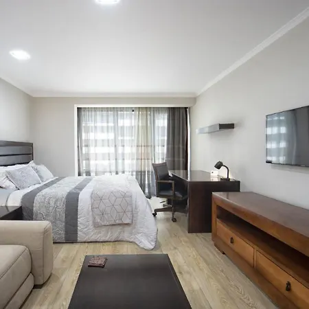 Apartament Coresi Rezidence & *